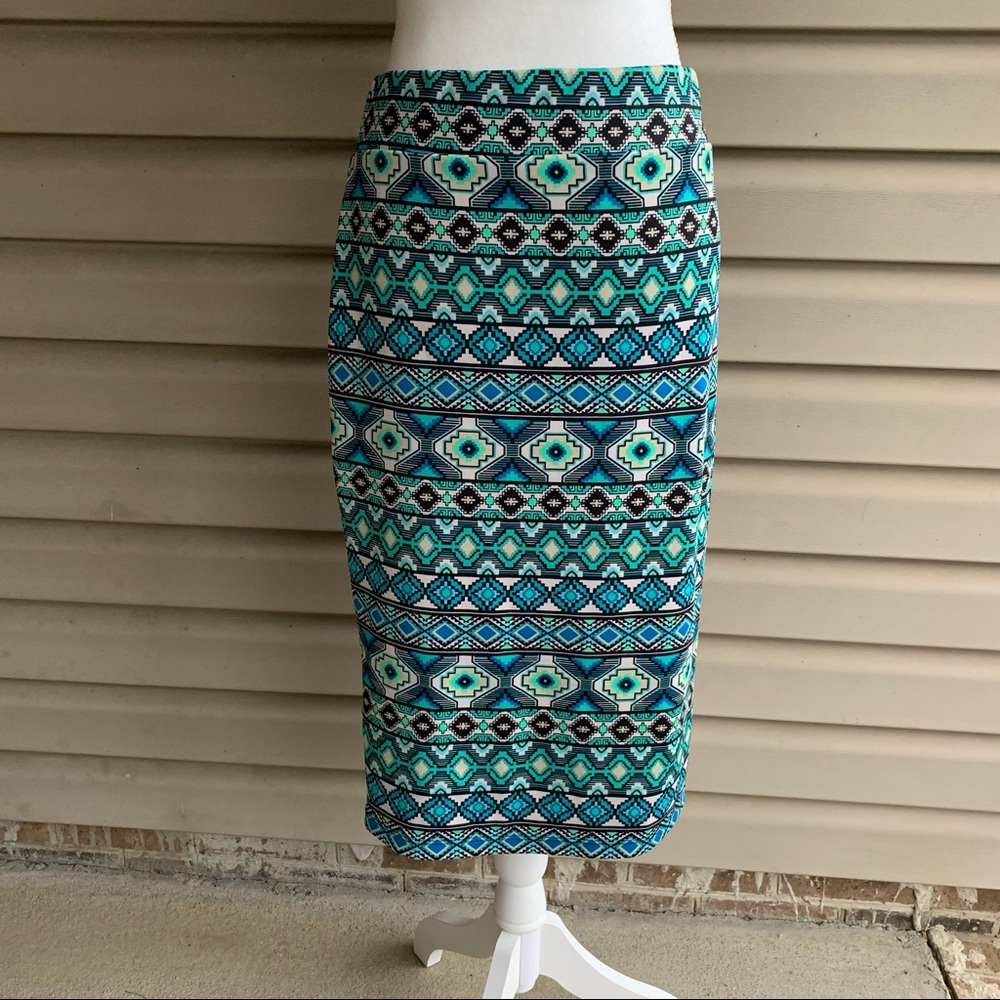 •OLIVIA BLU• Stretchy Patterned Pencil Skirt - Size Large